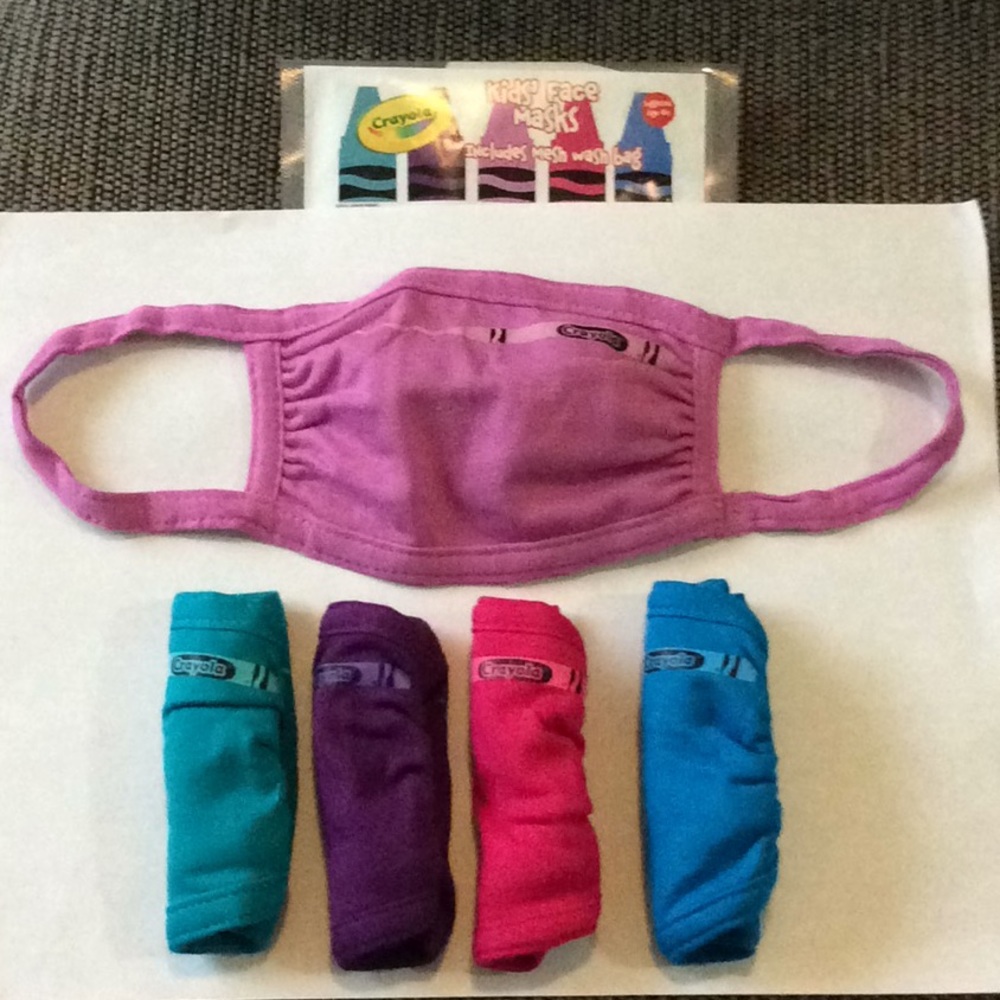 set of 5 multi color 🧒 kids crayon 🖍 mask 😷💕💕